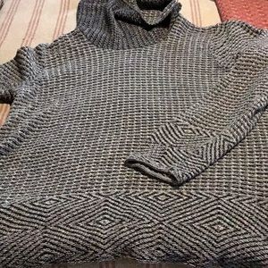 Eight Eight Eight black and white tunic sweater